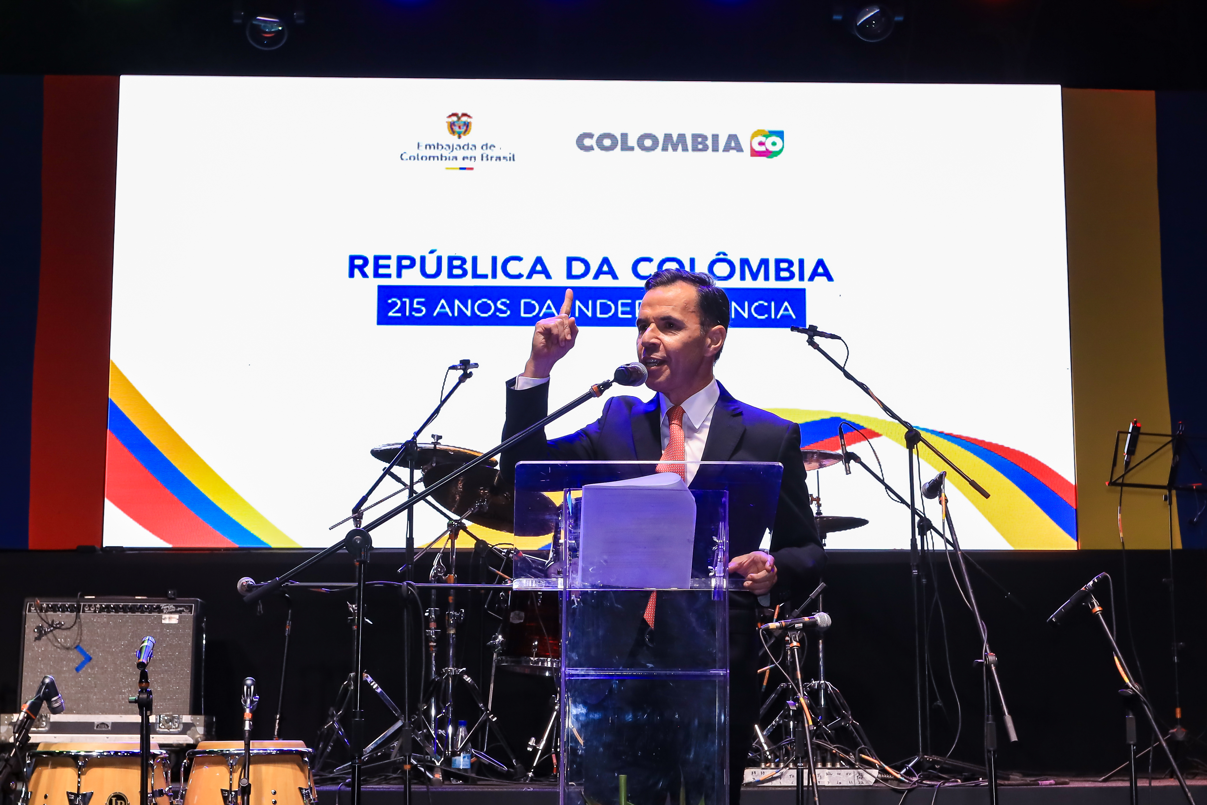 Grupo Bahía celebró la independencia de Colombia en Brasil con ritmos del Pacífico