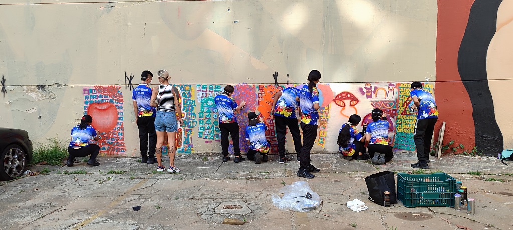 Jóvenes artistas del intercambio cultural en muralismo dejaron huella en Brasil con la realización de un mural en homenaje al maestro Fernando Botero