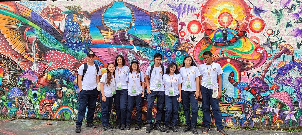 Jóvenes artistas del intercambio cultural en muralismo dejaron huella en Brasil con la realización de un mural en homenaje al maestro Fernando Botero