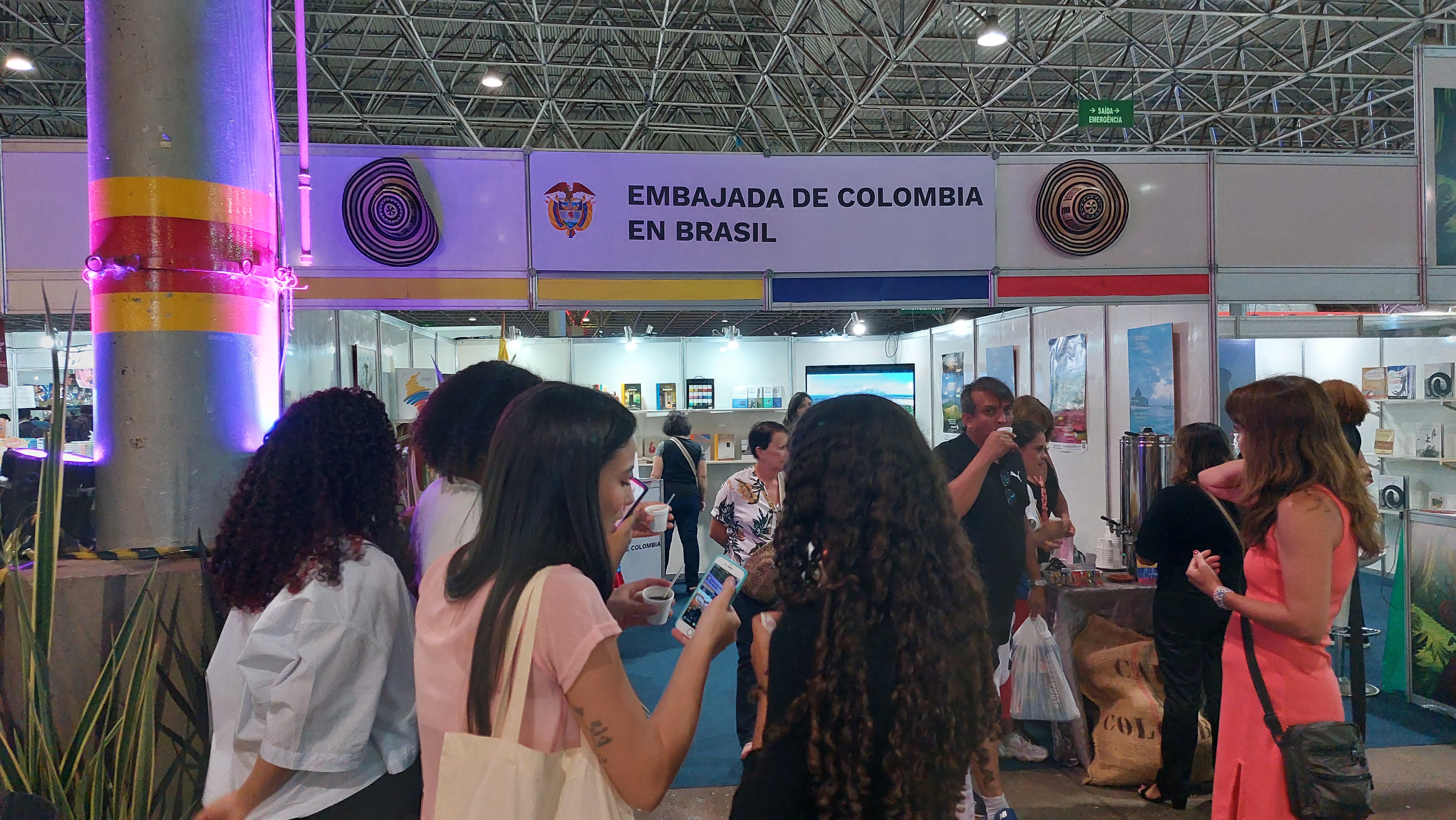 Stand V Bienal