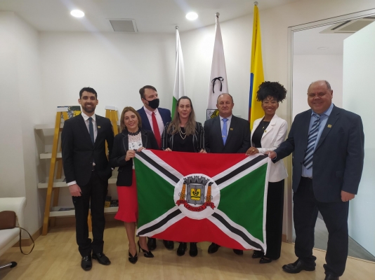 Delegación del municipio de Criciúma de Brasil realiza visita institucional a Medellín