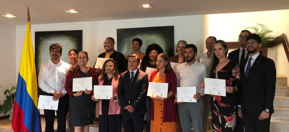 Embajada de Colombia difunde la cultura colombiana a través  de la enseñanza del español” en Brasil