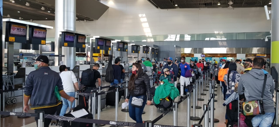 Desde Brasil, ya han regresado más de mil colombianos en vuelos 