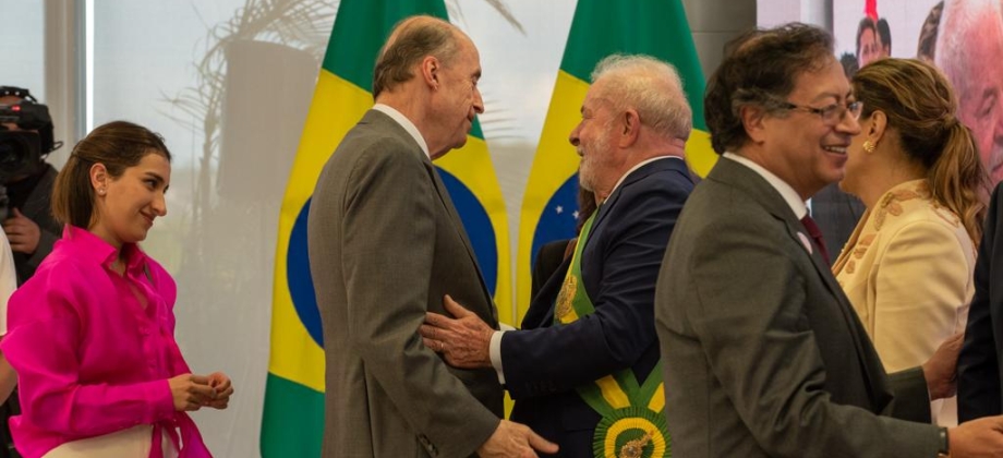 Canciller Álvaro Leyva acompaña al Presidente Gustavo Petro a la posesión de Luiz Inácio Lula da Silva como Presidente de Brasil