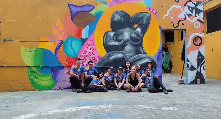 Jóvenes artistas del intercambio cultural en muralismo, organizado por la Dirección de Asuntos Culturales de la Cancillería, dejaron huella en Brasil con la realización de un mural en homenaje al maestro Fernando Botero