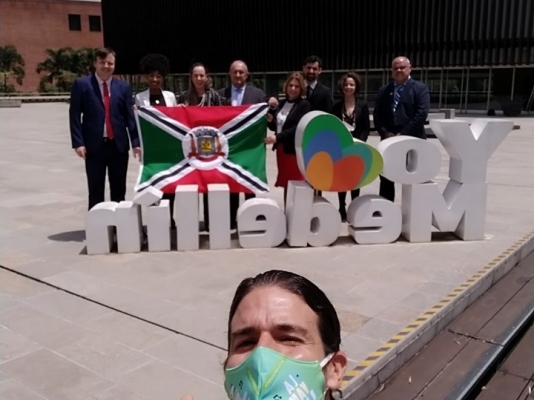 Delegación del municipio de Criciúma de Brasil realiza visita institucional a Medellín